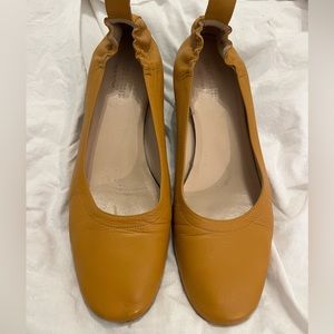 Everlane  Women's Mustard The Italian Leather Day Heel Size 9
